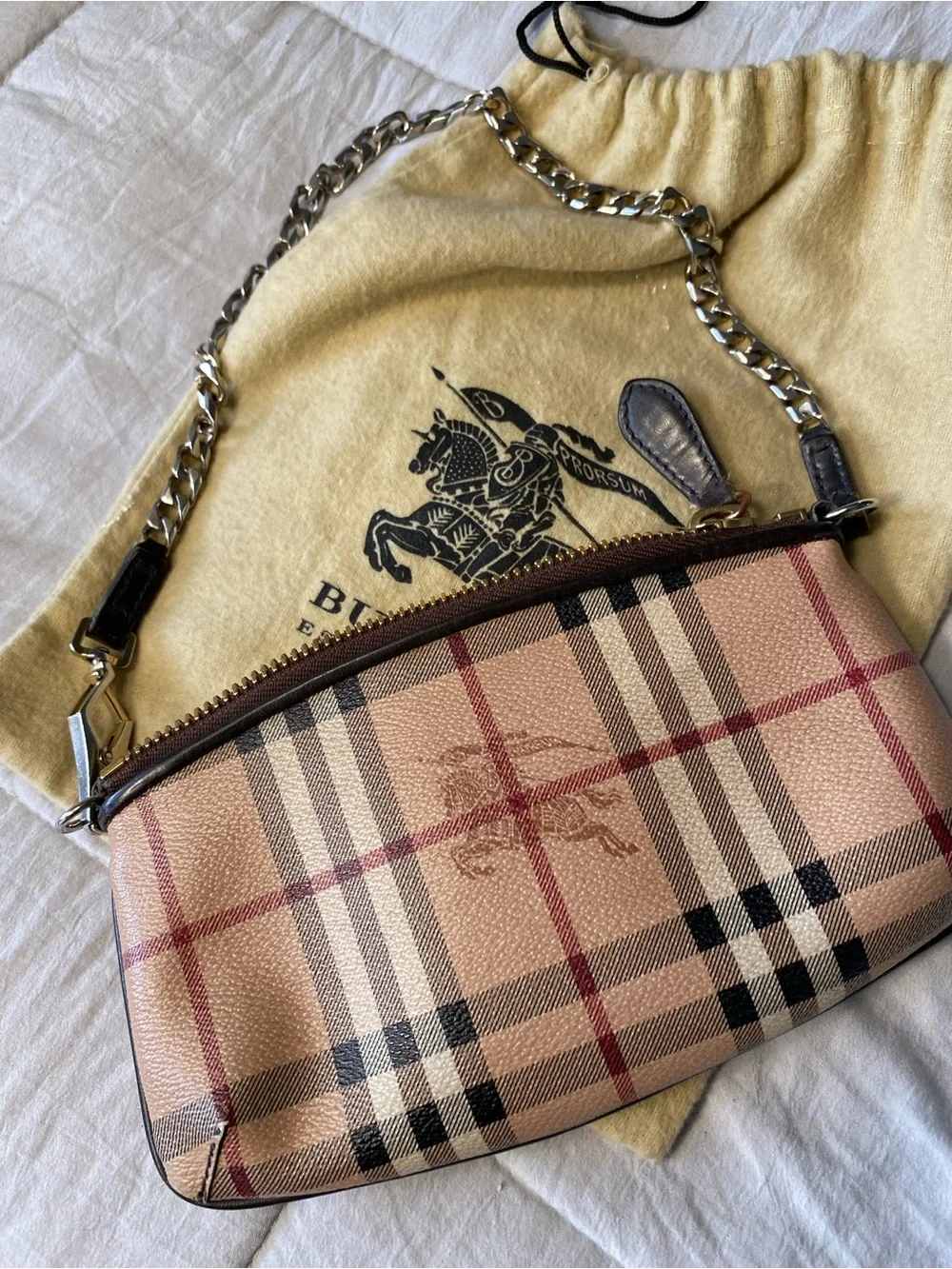 Burberry Beige Nova Check Chain Shoulder Bag with Gold-Tone Hardware - Picture 9 of 15